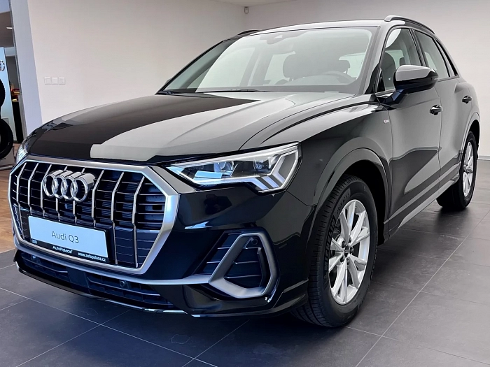 Audi Q3 S-line 35 TFSI 110kW s-tronic 1,5 TFSI 110kW 110 kW automat Černá mythos